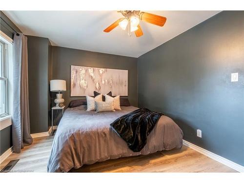 22 Bayfield Avenue, Hamilton, ON - Indoor Photo Showing Bedroom