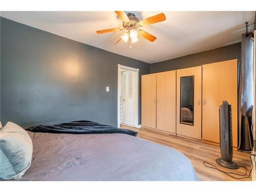 22 Bayfield Avenue, Hamilton, ON - Indoor Photo Showing Bedroom