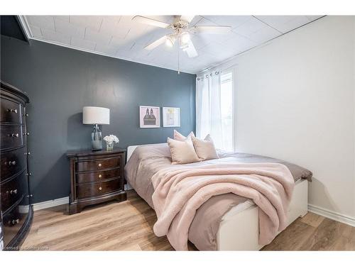 22 Bayfield Avenue, Hamilton, ON - Indoor Photo Showing Bedroom