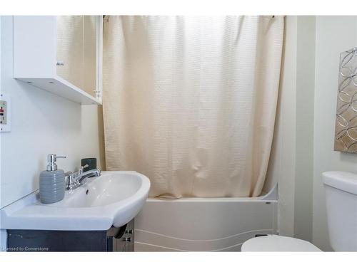 22 Bayfield Avenue, Hamilton, ON - Indoor Photo Showing Bathroom