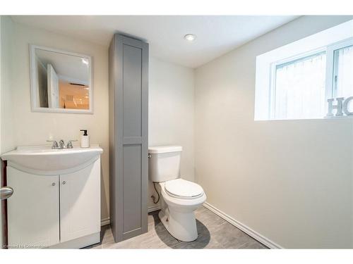 22 Bayfield Avenue, Hamilton, ON - Indoor Photo Showing Bathroom