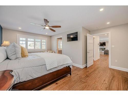 1354 1 Side Road, Burlington, ON - Indoor Photo Showing Bedroom