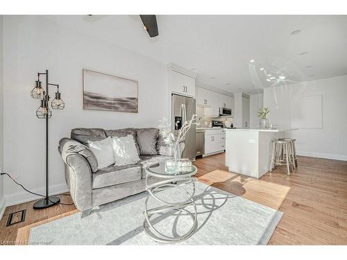 1354 1 Side Road, Burlington, ON - Indoor Photo Showing Living Room