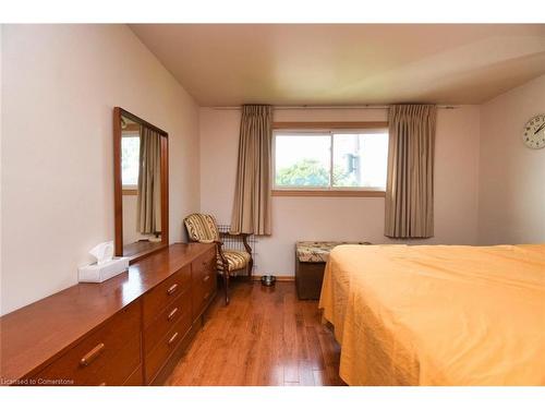 39 East 39Th Street, Hamilton, ON - Indoor Photo Showing Bedroom