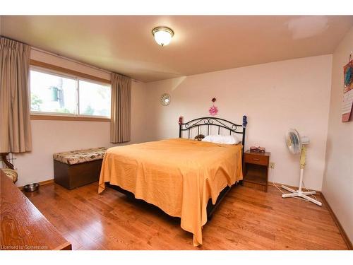 39 East 39Th Street, Hamilton, ON - Indoor Photo Showing Bedroom