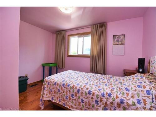 39 East 39Th Street, Hamilton, ON - Indoor Photo Showing Bedroom