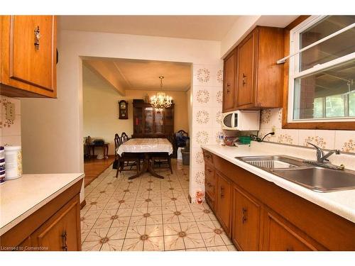 39 East 39Th Street, Hamilton, ON - Indoor Photo Showing Kitchen With Double Sink