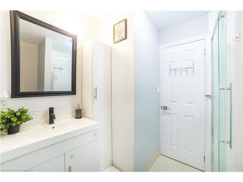 227 Catharine Street N, Hamilton, ON - Indoor Photo Showing Bathroom