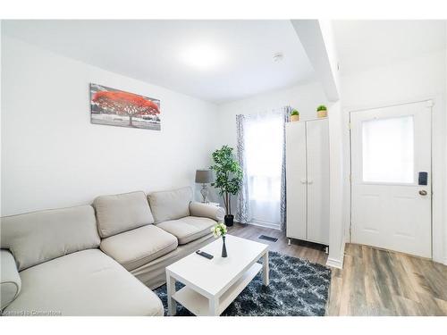 227 Catharine Street N, Hamilton, ON - Indoor Photo Showing Living Room