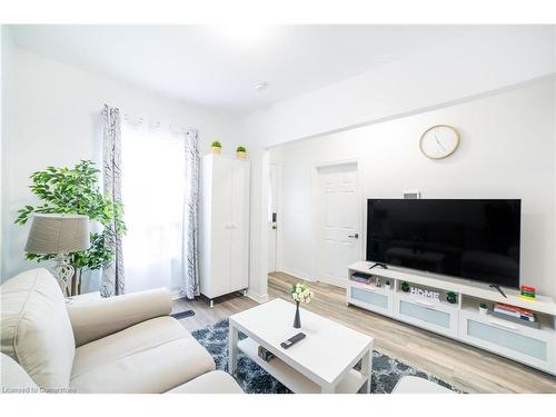 227 Catharine Street N, Hamilton, ON - Indoor Photo Showing Living Room