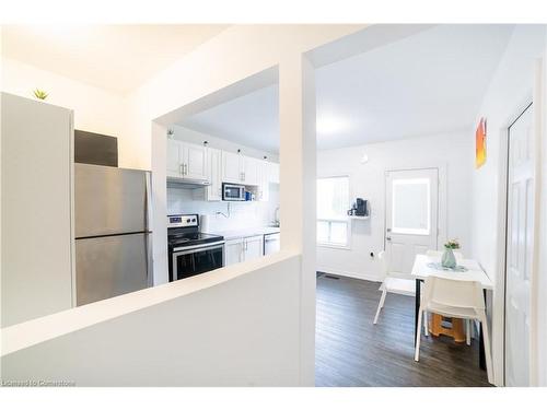 227 Catharine Street N, Hamilton, ON - Indoor Photo Showing Kitchen