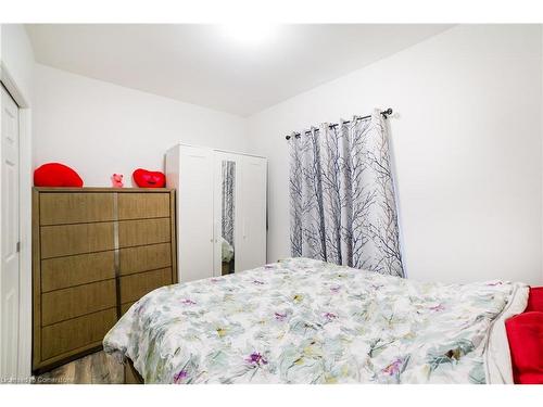 227 Catharine Street N, Hamilton, ON - Indoor Photo Showing Bedroom