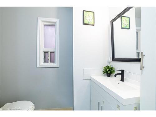 227 Catharine Street N, Hamilton, ON - Indoor Photo Showing Bathroom