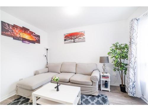 227 Catharine Street N, Hamilton, ON - Indoor Photo Showing Living Room