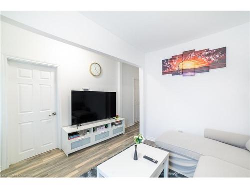 227 Catharine Street N, Hamilton, ON - Indoor Photo Showing Living Room