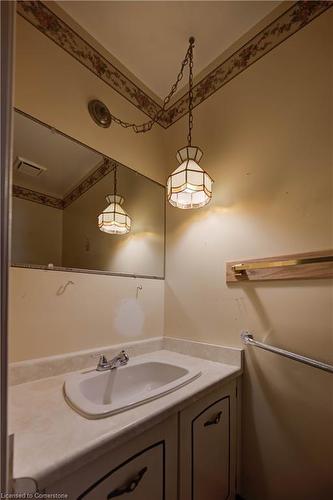 66 Spartan Avenue, Stoney Creek, ON - Indoor Photo Showing Bathroom