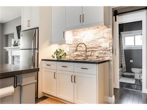 47 Lowell Avenue, St. Catharines, ON - Indoor Photo Showing Kitchen With Upgraded Kitchen