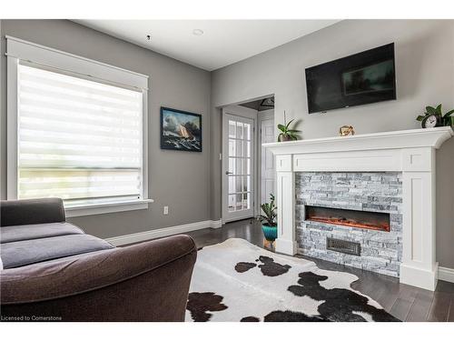 47 Lowell Avenue, St. Catharines, ON - Indoor Photo Showing Living Room With Fireplace