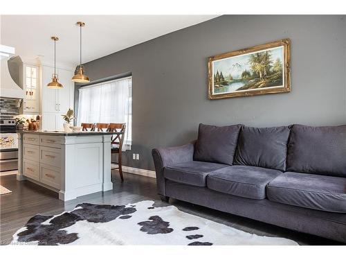 47 Lowell Avenue, St. Catharines, ON - Indoor Photo Showing Living Room