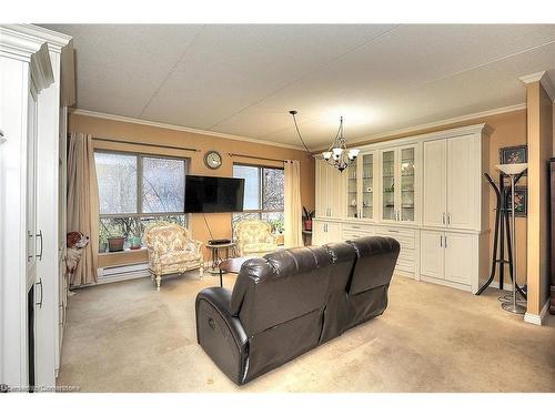 106-249 Major Mackenzie Drive E, Richmond Hill, ON - Indoor Photo Showing Living Room