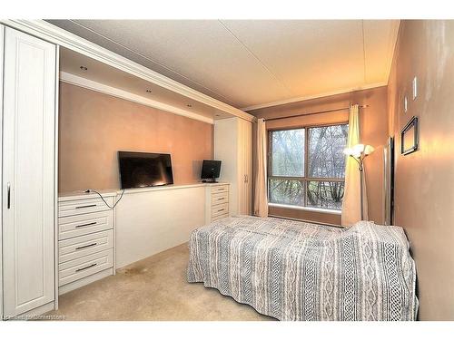 106-249 Major Mackenzie Drive E, Richmond Hill, ON - Indoor Photo Showing Bedroom