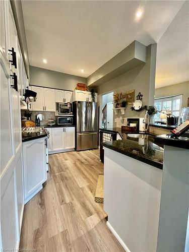 21-1375 Stephenson Drive, Burlington, ON - Indoor Photo Showing Kitchen