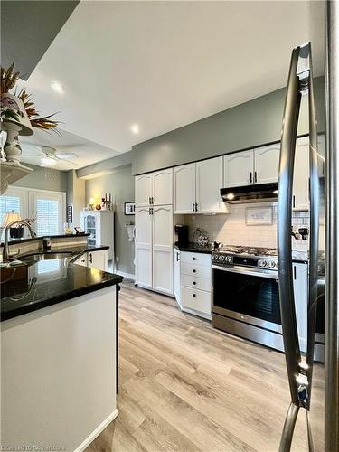 21-1375 Stephenson Drive, Burlington, ON - Indoor Photo Showing Kitchen