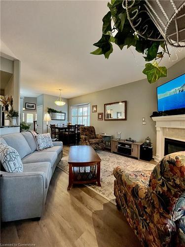 21-1375 Stephenson Drive, Burlington, ON - Indoor Photo Showing Living Room