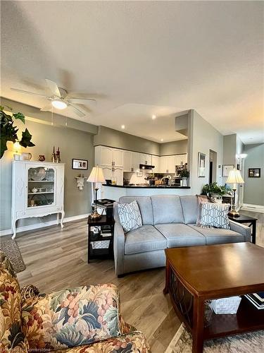 21-1375 Stephenson Drive, Burlington, ON - Indoor Photo Showing Living Room