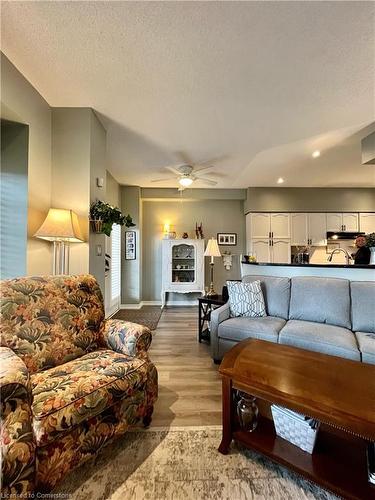 21-1375 Stephenson Drive, Burlington, ON - Indoor Photo Showing Living Room