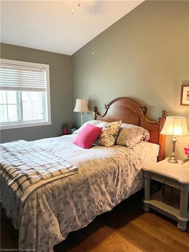 21-1375 Stephenson Drive, Burlington, ON - Indoor Photo Showing Bedroom