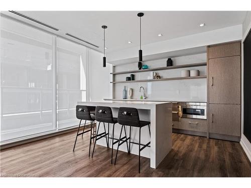 619-212 King William Street, Hamilton, ON - Indoor Photo Showing Kitchen