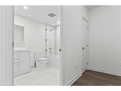 619-212 King William Street, Hamilton, ON - Indoor Photo Showing Bathroom