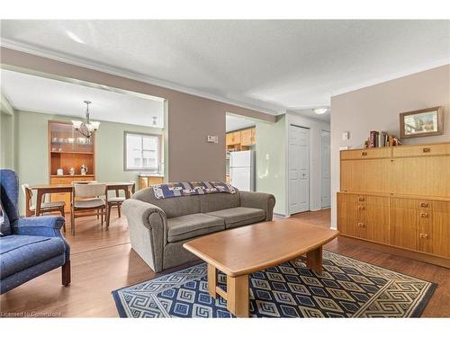 77 Boulder Crescent, Guelph, ON - Indoor Photo Showing Living Room