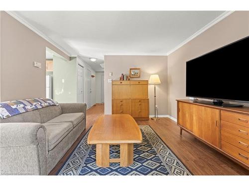 77 Boulder Crescent, Guelph, ON - Indoor Photo Showing Living Room