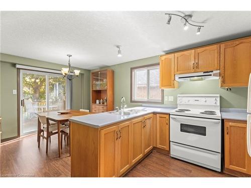 77 Boulder Crescent, Guelph, ON - Indoor Photo Showing Kitchen