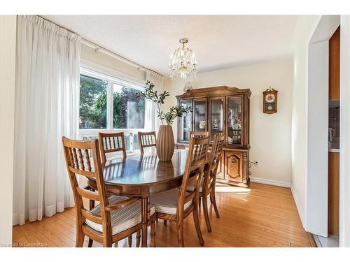 588 Fothergill Boulevard, Burlington, ON - Indoor Photo Showing Dining Room