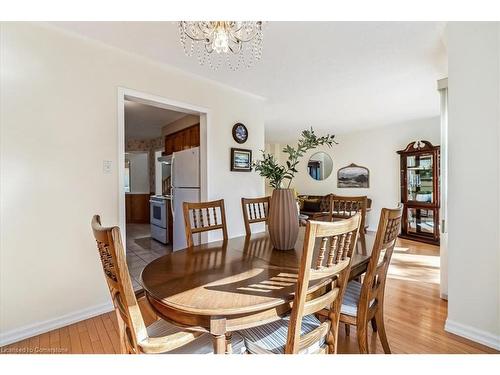 588 Fothergill Boulevard, Burlington, ON - Indoor Photo Showing Dining Room