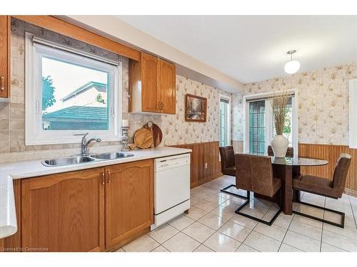 588 Fothergill Boulevard, Burlington, ON - Indoor Photo Showing Kitchen With Double Sink