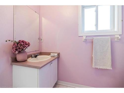 588 Fothergill Boulevard, Burlington, ON - Indoor Photo Showing Bathroom