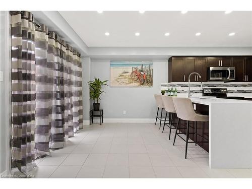 8481 Jennifer Crescent, Niagara Falls, ON - Indoor Photo Showing Kitchen