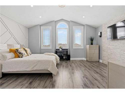 8481 Jennifer Crescent, Niagara Falls, ON - Indoor Photo Showing Bedroom