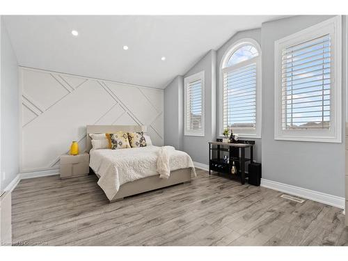 8481 Jennifer Crescent, Niagara Falls, ON - Indoor Photo Showing Bedroom