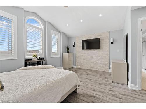 8481 Jennifer Crescent, Niagara Falls, ON - Indoor Photo Showing Bedroom