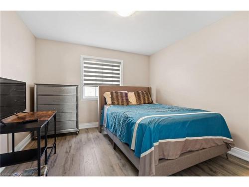 8481 Jennifer Crescent, Niagara Falls, ON - Indoor Photo Showing Bedroom