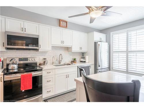 1523 Westminster Place, Burlington, ON - Indoor Photo Showing Kitchen With Upgraded Kitchen