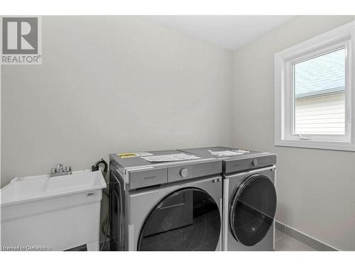 161 Cittadella Boulevard, Hamilton, ON - Indoor Photo Showing Laundry Room