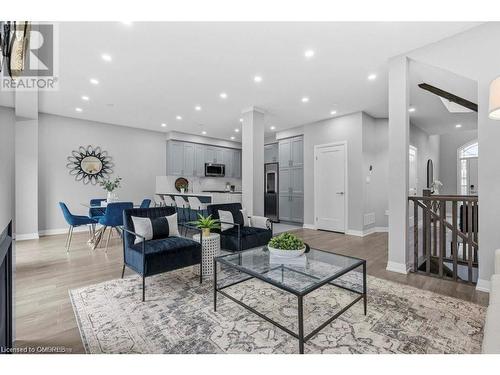 161 Cittadella Boulevard, Hamilton, ON - Indoor Photo Showing Living Room