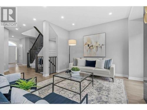 161 Cittadella Boulevard, Hamilton, ON - Indoor Photo Showing Living Room