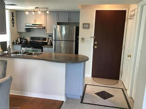 802-2585 Erin Centre Boulevard, Mississauga, ON - Indoor Photo Showing Kitchen With Double Sink